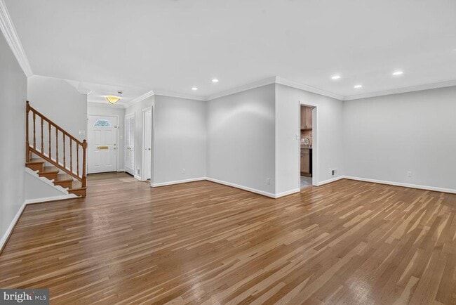 Building Photo - 6035 Chatsworth Ln