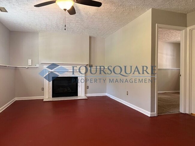 Building Photo - Spacious 4-Bed / 3-Bath Single-Family Home with Sunroom, Fenced Yard. Convenient to Southeast Ral...
