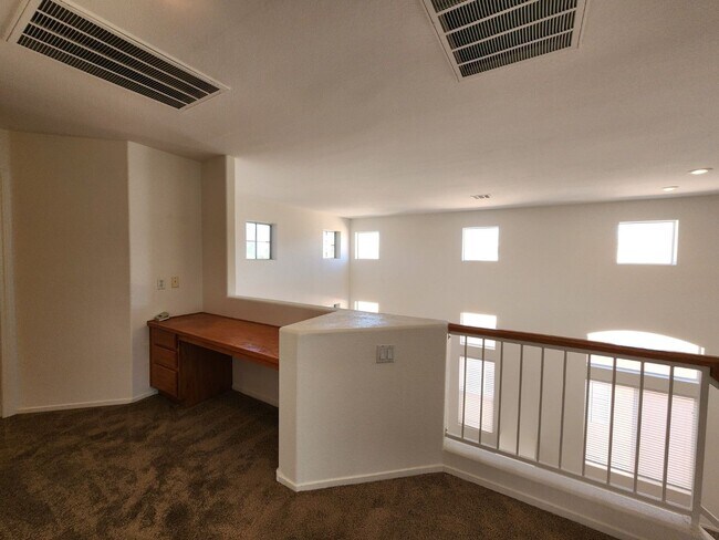 Building Photo - Stunning Five Bedroom home in Shadow Hills.