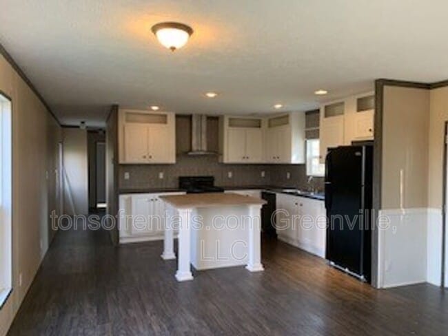 Building Photo - 717 Broadway School Rd