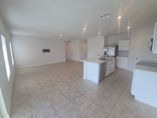 Building Photo - 3 bed 2 bath home