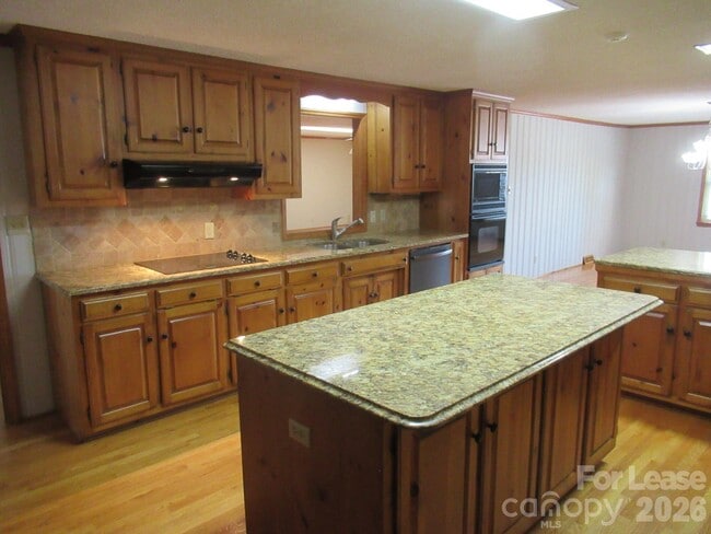 Building Photo - 7800 Cherry Point Dr