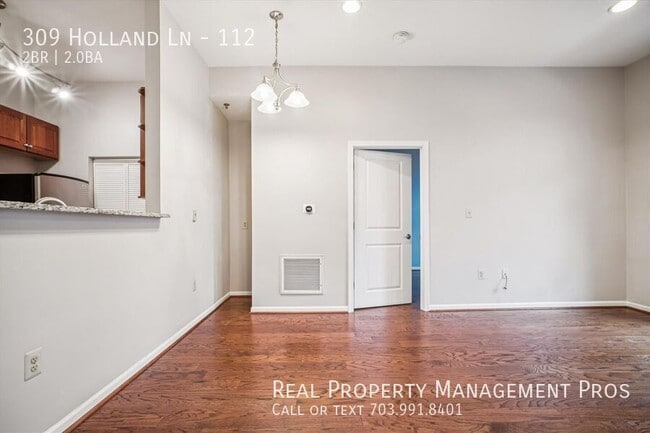 Building Photo - 309 Holland Ln