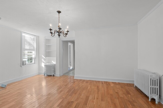 Building Photo - 637 36th St