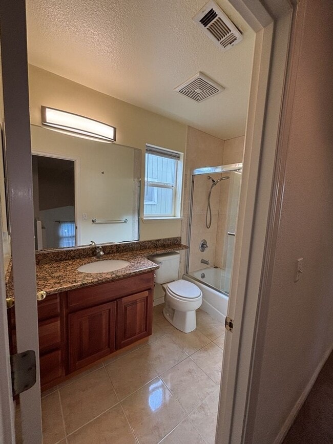 Building Photo - 3 Bed 2.5  Bath House in South Davis