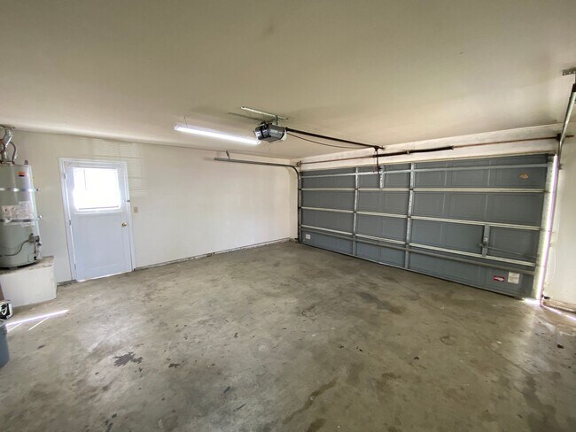 Building Photo - Lovely home for Rent in NW Visalia, located in the Oak West Neighborhood. Coming soon