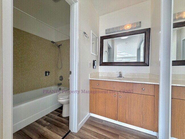 Building Photo - Bright Shelter Bay Condo with Water Views!