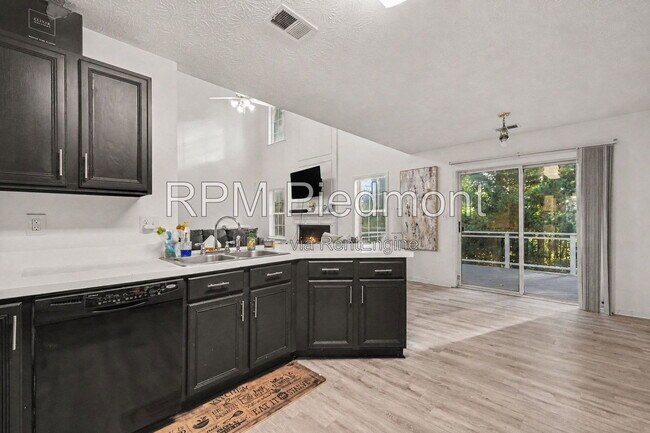 Building Photo - 550 Claudel Ct SW
