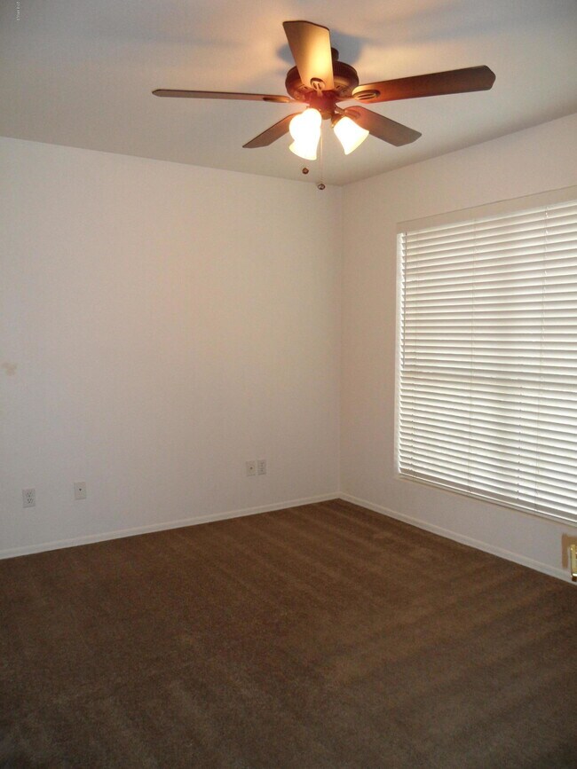 Building Photo - 687 S Sahuaro Dr