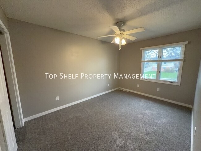 Building Photo - 302 E Park Ave