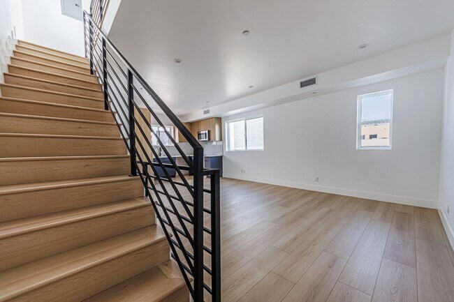 Building Photo - 13463 Beach Ave