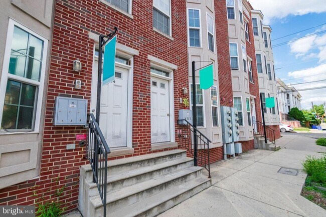 Building Photo - 132 S 46th St