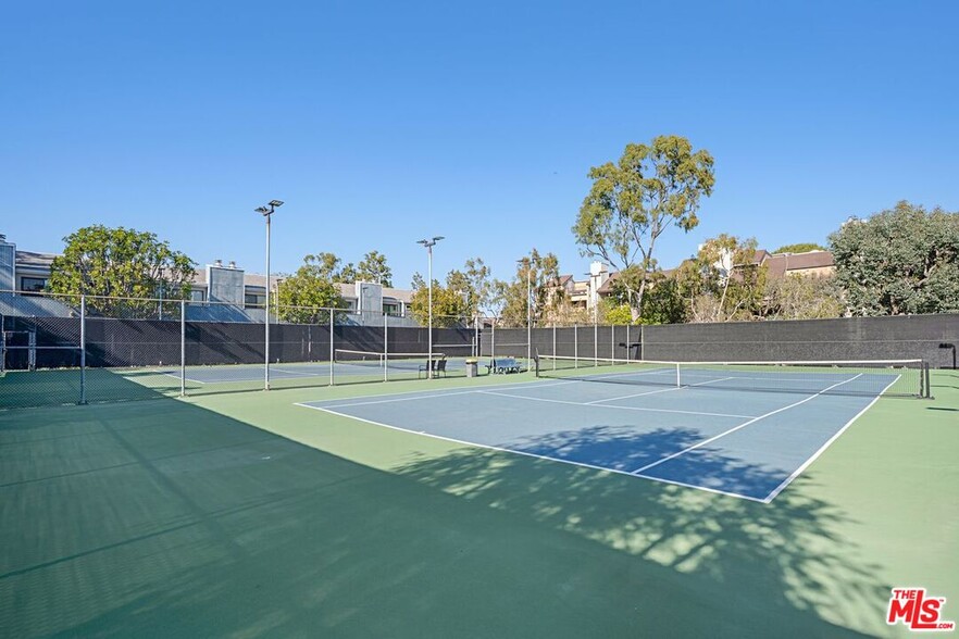 Building Photo - 8172 Manitoba St