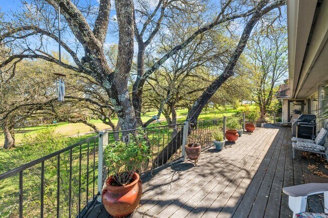 Building Photo - 604 Rolling Green Dr