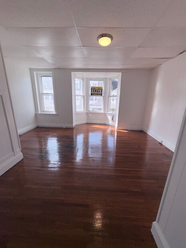 Building Photo - 3 Bed 2 Bath Apartment in the West End of York City