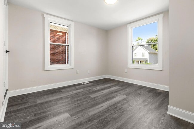 Building Photo - 505 McCabe Ave