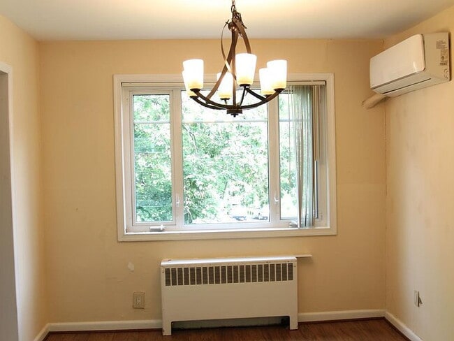 Building Photo - "Charming 2-Bed Retreat in Bethesda with Spacious Living – 842 Sq Ft of Comfort!"
