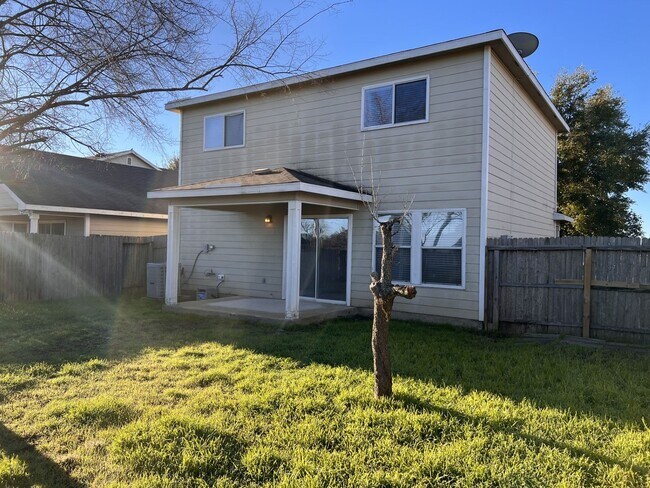 Building Photo - Beautiful two-story home in the desirable Silver Oaks community!