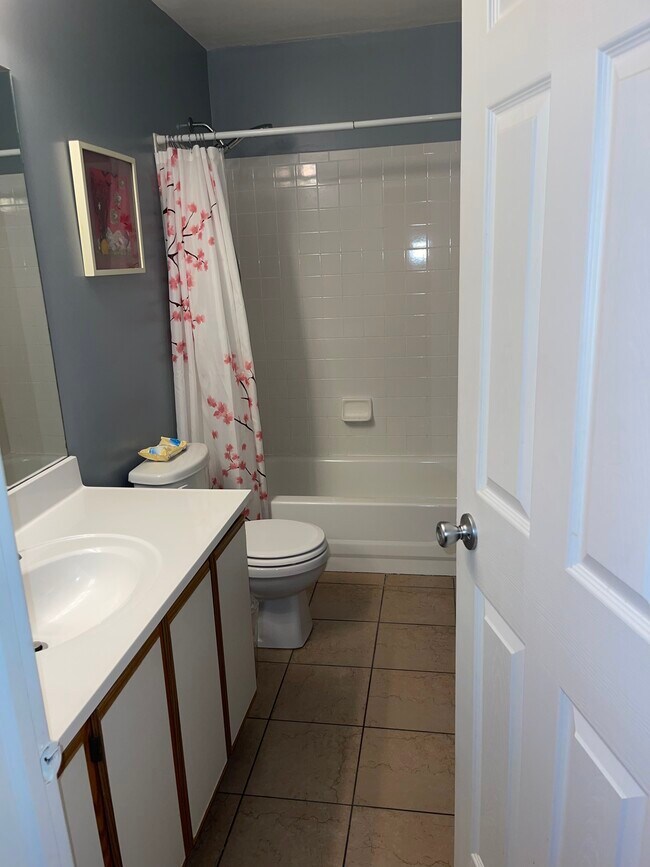 Building Photo - 14016 S Emerson Ct