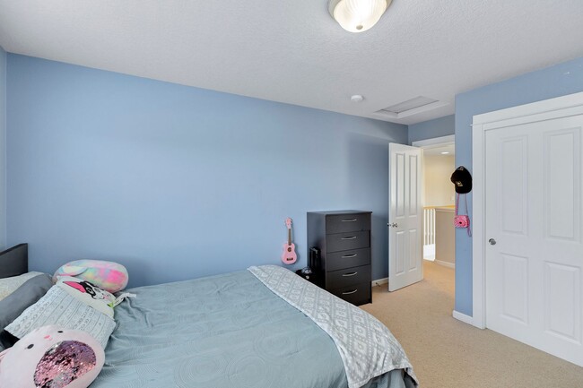 Building Photo - Lovely 4 bedroom home with neighborhood pool