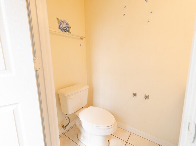 Building Photo - 167 SW Grove Ave