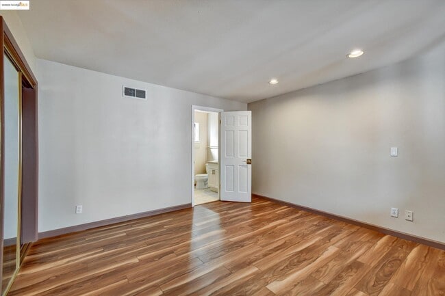 Building Photo - 616 Gravatt Dr