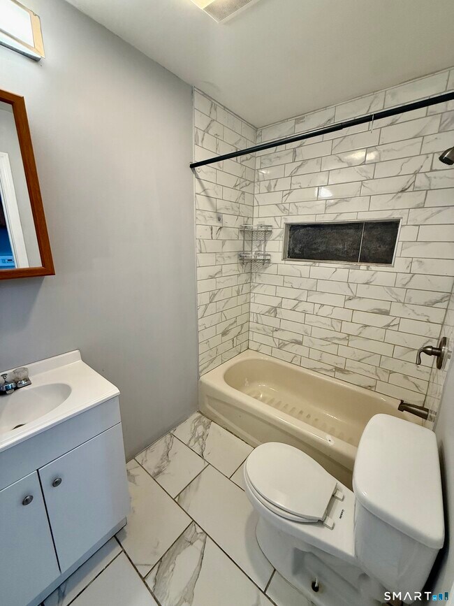 Building Photo - 44 Haddam St