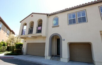 Building Photo - Upgraded 2 bedroom/ 2 bath in the heart of...