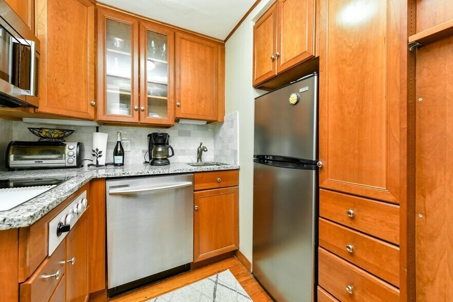 Primary Photo - 43 Beacon St