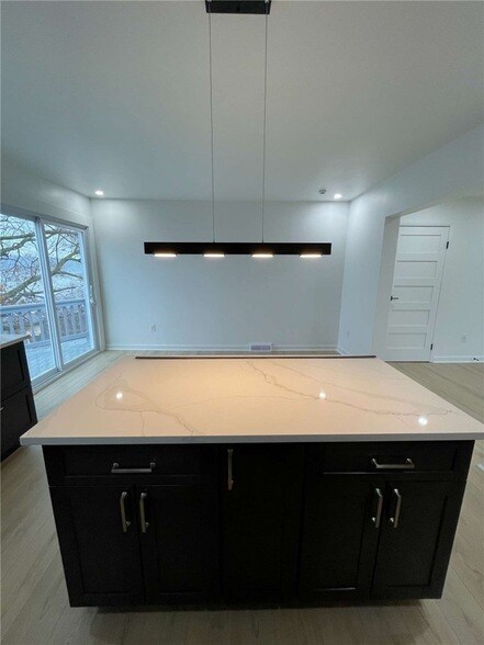 Building Photo - 107 Shoup St