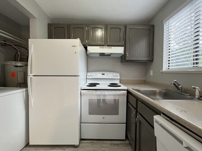 Building Photo - 4911 SW Beaverton Hillsdale Hwy