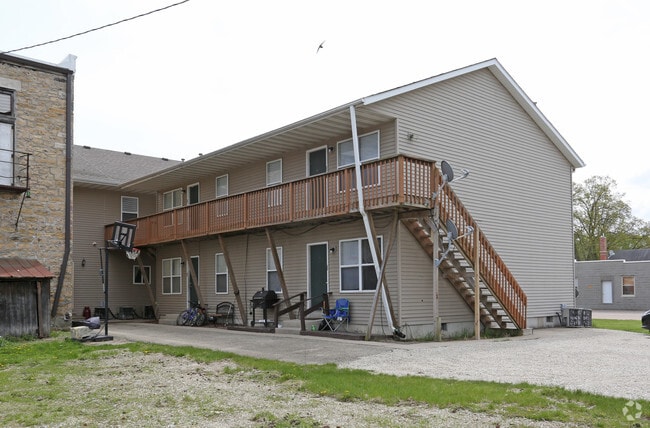 Building Photo - 105 N Elm St