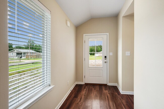 Building Photo - 42289 Warren Dr