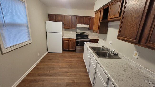 Building Photo - 2 bedroom HOUSE For RENT