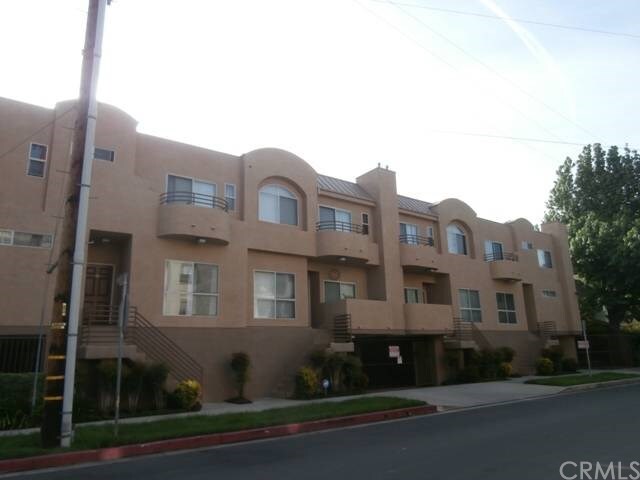 Building Photo - 11524 Moorpark St