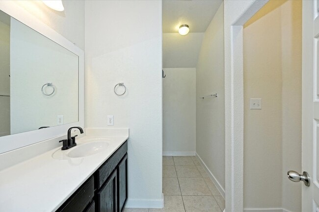 Building Photo - 2101 Rivers Edge Way