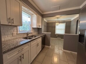 Building Photo - Spacious 3-Bedroom, 2-Bath House in South Euclid