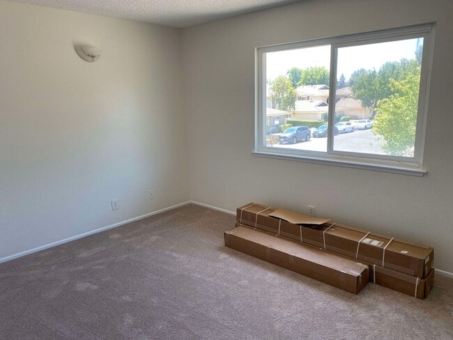 Building Photo - Fantastic Renovated 2 story - 2 bed + 1 ba...