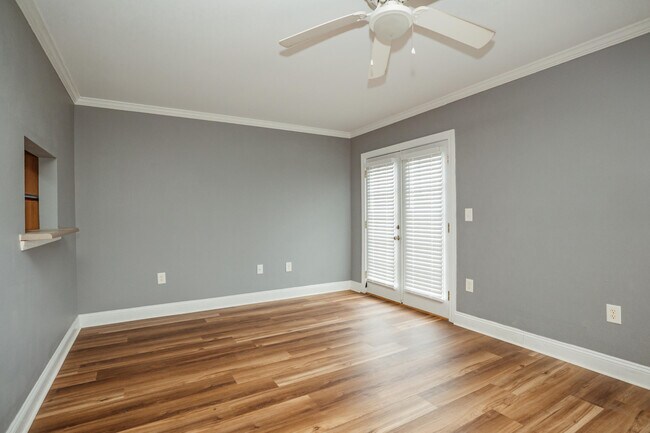 Building Photo - 794 Majestic Dr