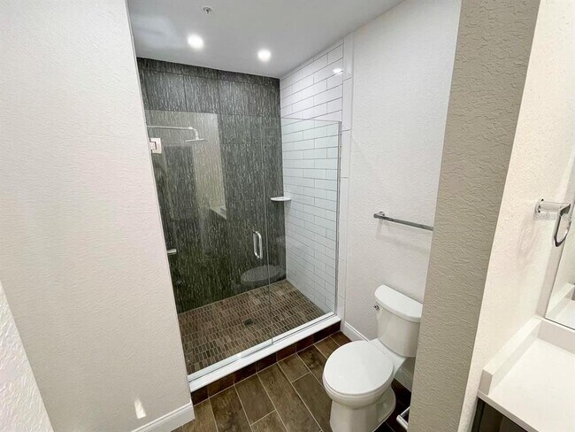 Building Photo - 5017 City St