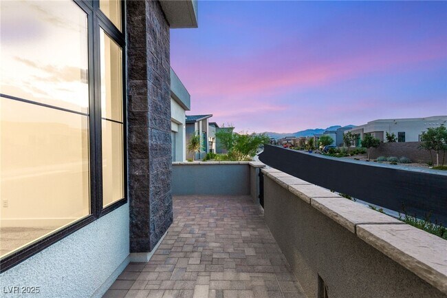 Building Photo - 10793 Vista Altura Ave