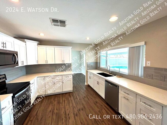 Building Photo - 2024 E Watson Dr