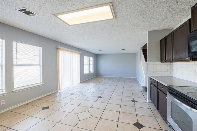 Building Photo - 1240 Dexford Dr