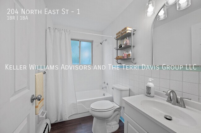 Building Photo - 204 N East St