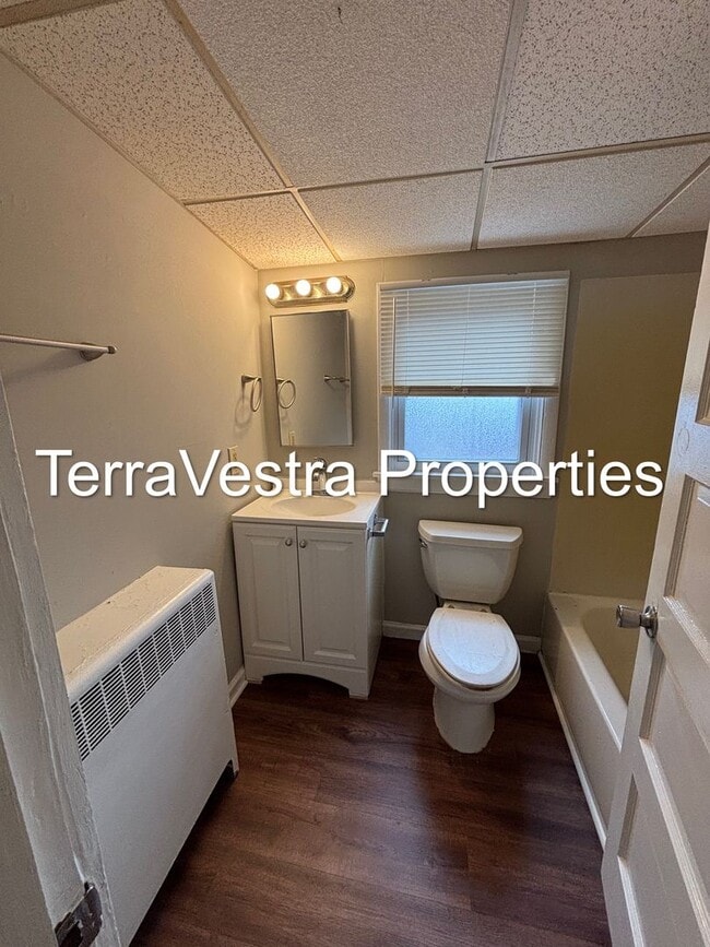 Building Photo - 366 Main St