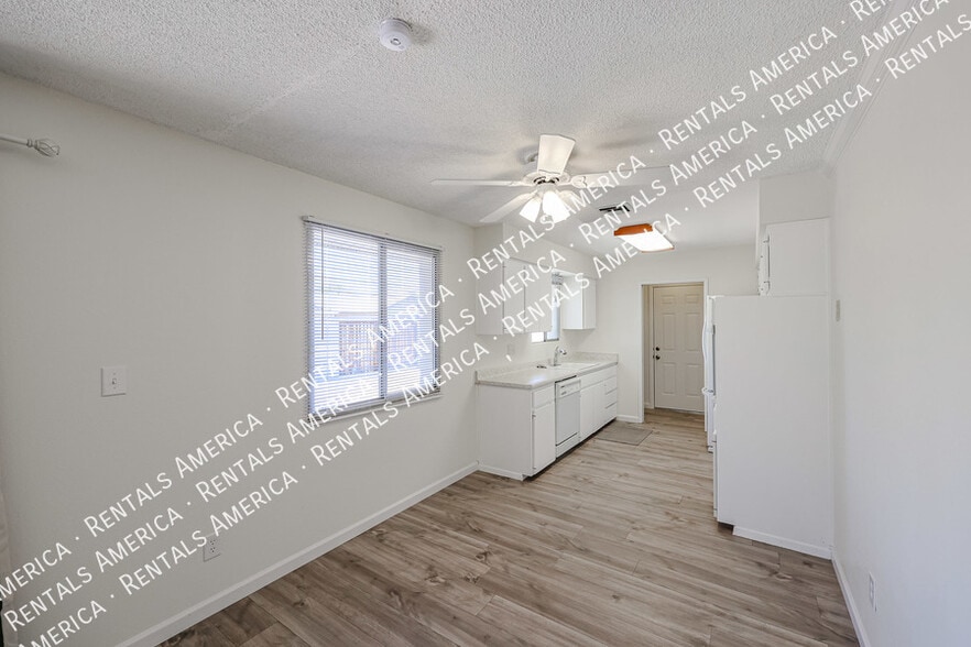 Building Photo - 3704 S Terrace Rd