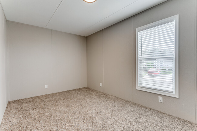 Building Photo - 7151 Woodlake Pkwy