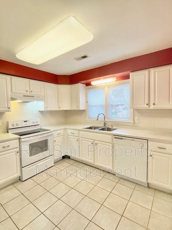 Building Photo - 17 Hoopes Rd