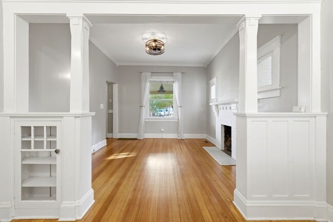 Building Photo - Charming Historic Home in Mayfair Neighborhood
