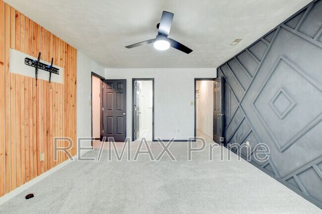 Building Photo - 412 Saddle Ct